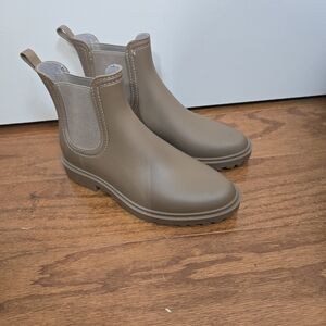 Old Navy Women's Tan Winter & Rain Boots